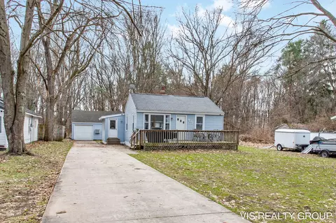 907 Wilson Ave, Norton Shores, MI 49441