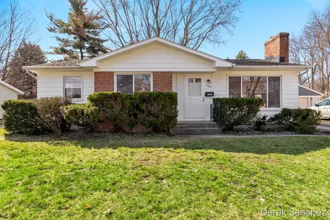 1702 Stilesgate St SE, Grand Rapids, MI 49508