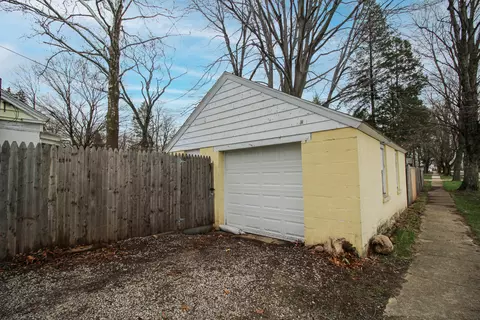 Exterior - 755 White Pigeon Rd, Constantine, MI 49042 photo 5 of 8