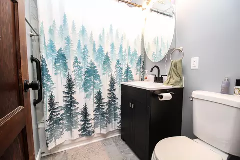 Bath - 755 White Pigeon Rd, Constantine, MI 49042 photo 1 of 1