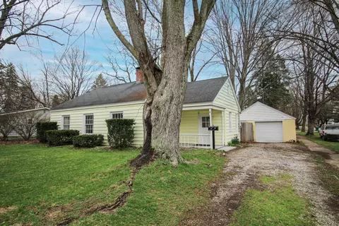 Exterior - 755 White Pigeon Rd, Constantine, MI 49042 photo 3 of 8