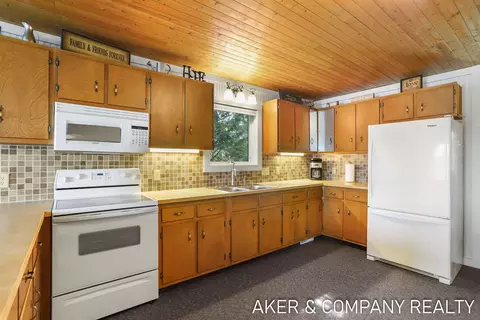 Kitchen - 5320 Stella Rd, Custer, MI 49405 photo 5 of 5