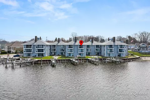 400 Lakeview Ct #19C, Spring Lake, MI 49456