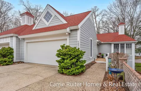 16919 Landing Ln, Spring Lake, MI 49456