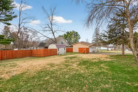 Exterior - 5121 Sunset Dr, Jackson, MI 49203 photo 7 of 11