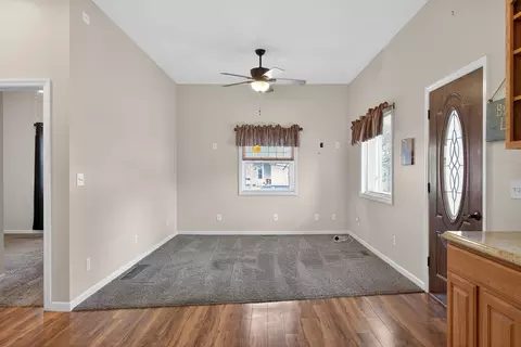 Living - 5121 Sunset Dr, Jackson, MI 49203 photo 3 of 4