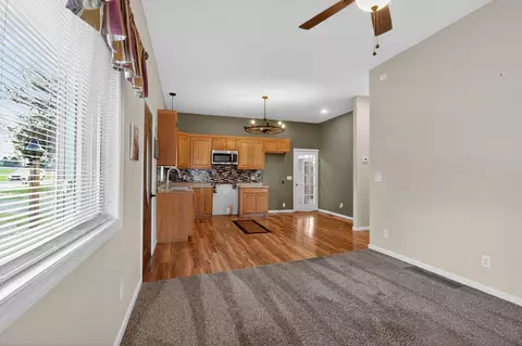 Living - 5121 Sunset Dr, Jackson, MI 49203 photo 2 of 4