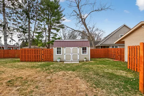 Exterior - 5121 Sunset Dr, Jackson, MI 49203 photo 2 of 11