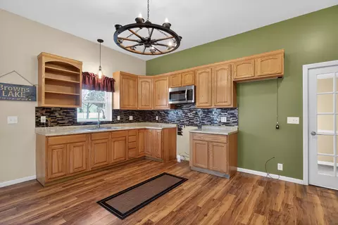 Kitchen - 5121 Sunset Dr, Jackson, MI 49203 photo 1 of 2