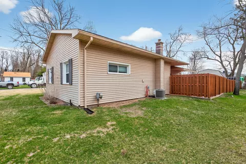 Exterior - 5121 Sunset Dr, Jackson, MI 49203 photo 5 of 11