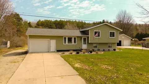 12594 144th Ave, Grand Haven, MI 49417