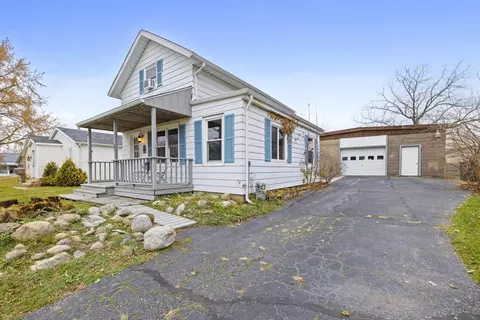 607 Sherwood Ave, Three Oaks, MI 49128