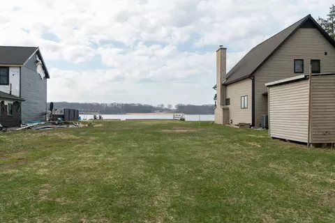 21 Lakeview Ave, Norton Shores, MI 49444