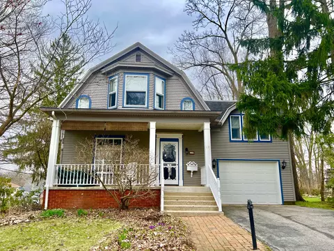 135 Budlong St, Hillsdale, MI 49242