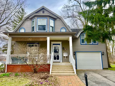 135 Budlong St, Hillsdale, MI 49242