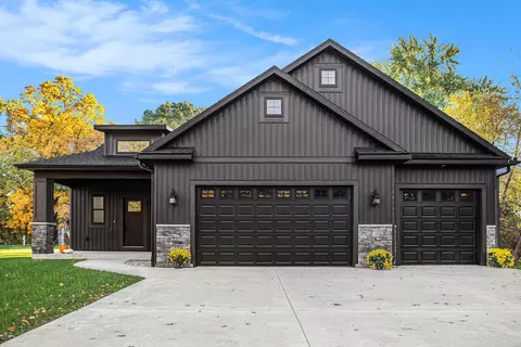 8060 Hunters Xing, Kalamazoo, MI 49009