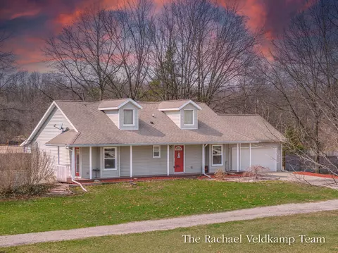 14193 108th Ave, Grand Haven, MI 49417