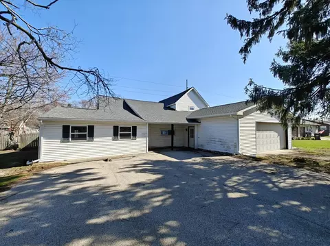 5587 E Karen Ct, Stevensville, MI 49127