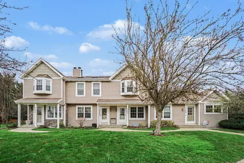 3262 Wimbledon Dr, Portage, MI 49024