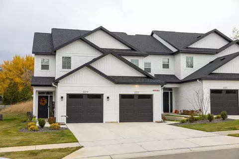 2221 Watertown Way NE, Grand Rapids, MI 49505