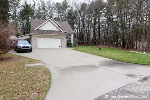 Exterior - 7703 Pinecone Ct, Whitehall, MI 49461 photo 14 of 15
