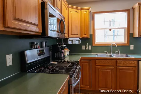 Kitchen - 7703 Pinecone Ct, Whitehall, MI 49461 photo 2 of 4