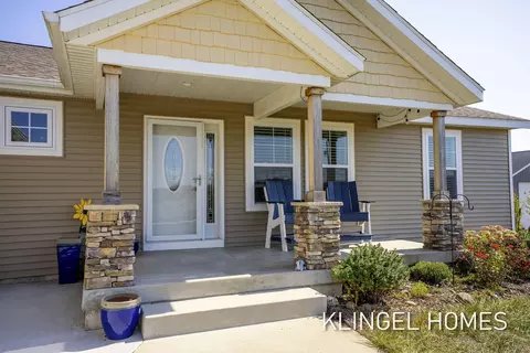 12940 Scottie Dr, Grand Haven, MI 49417