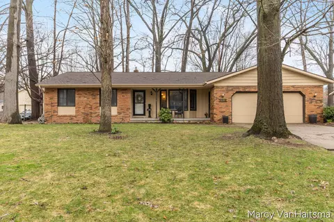 6898 Georgetown Ave, Hudsonville, MI 49426