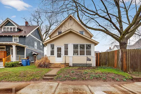 947 Crescent St NE, Grand Rapids, MI 49503