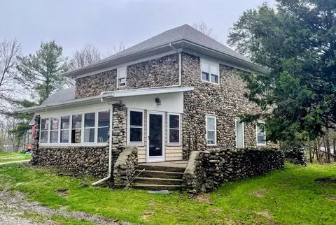 2311 E Glendora Rd, Buchanan, MI 49107