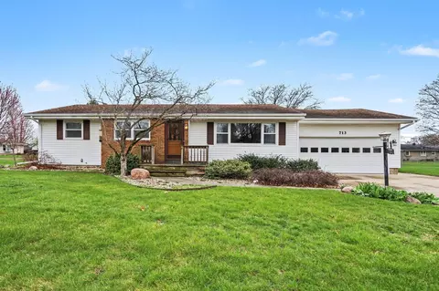 713 Wilshire Dr, Sturgis, MI 49091