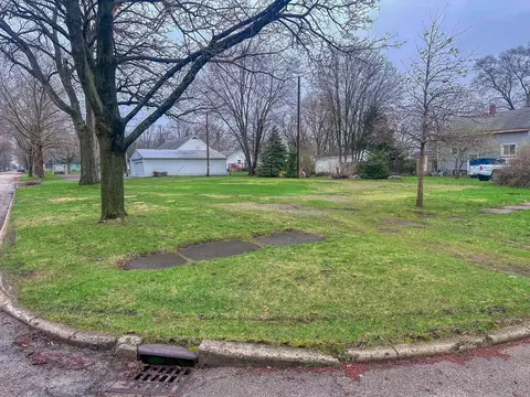1022 Howard St, Niles, MI 49120