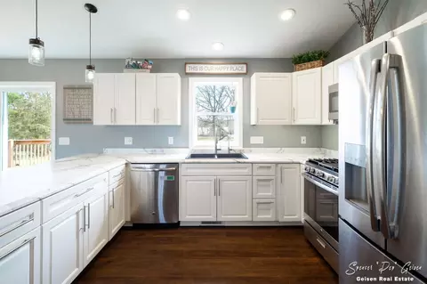 Kitchen - 9701 Coyote Trl, Belding, MI 48809 photo 3 of 4