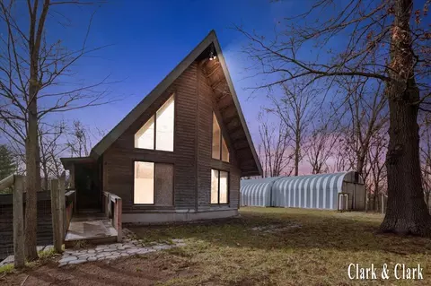 11496 SW Greenville Rd, Greenville, MI 48838