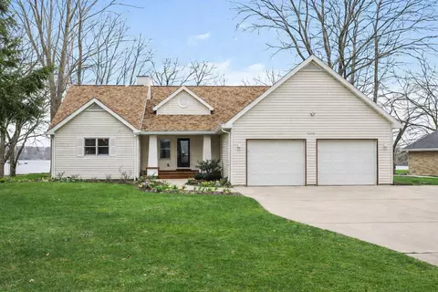 9895 Lakeview Dr, Berrien Springs, MI 49103