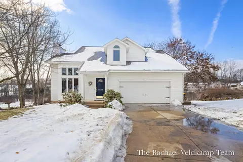 1526 Scott Creek Dr NE, Belmont, MI 49306