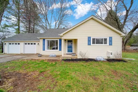 3032 Hendee Rd, Jackson, MI 49201