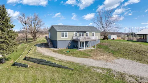 1023 Tompkins Dr, Cement City, MI 49233