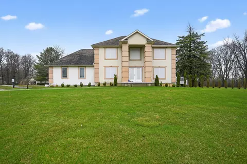 5012 Forest Side Dr, Flint, MI 48532