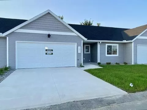 4285 Highpoint Dr #108, Wayland, MI 49348