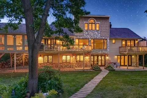 7414 Field Bay Ave, Kalamazoo, MI 49009