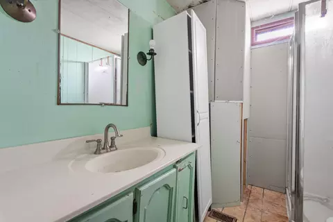 Bath - 950 106th Ave, Plainwell, MI 49080 photo 1 of 1