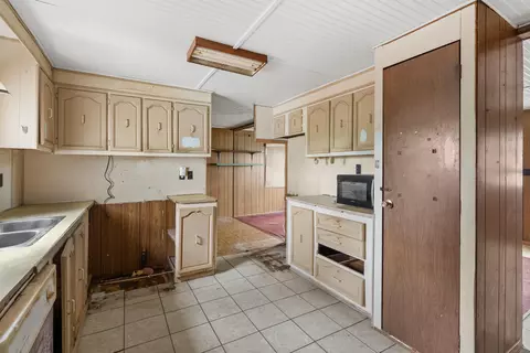 Kitchen - 950 106th Ave, Plainwell, MI 49080 photo 2 of 2
