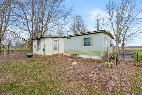 Exterior - 950 106th Ave, Plainwell, MI 49080 photo 2 of 6