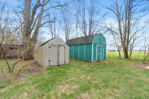 Exterior - 950 106th Ave, Plainwell, MI 49080 photo 4 of 6