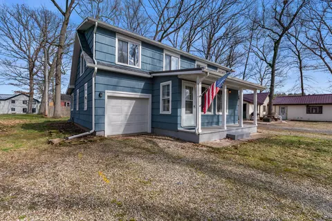 2394 Forrest Dr, Hillsdale, MI 49242