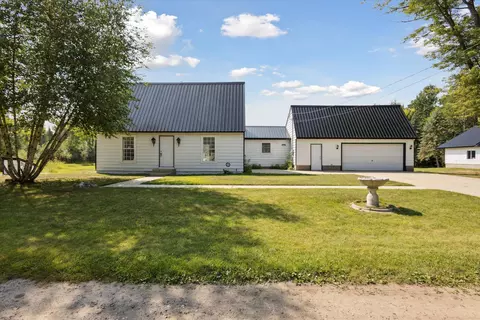3441 Townline Rd, Houghton Lake, MI 48629