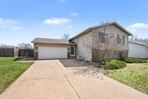302 Maizie Ln, Sparta, MI 49345