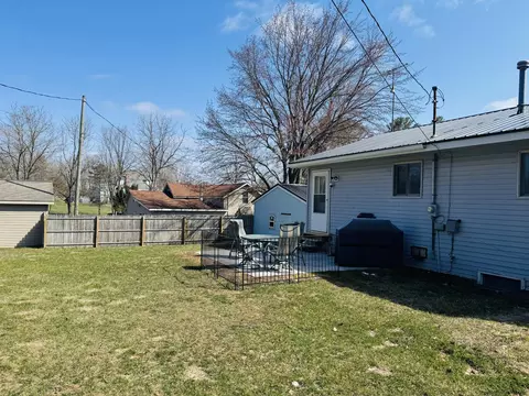 Exterior - 305 Monroe Ave, Big Rapids, MI 49307 photo 5 of 8