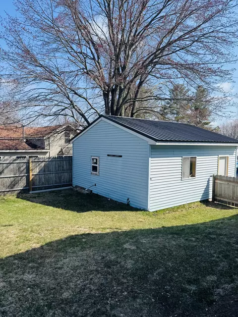 Exterior - 305 Monroe Ave, Big Rapids, MI 49307 photo 4 of 8